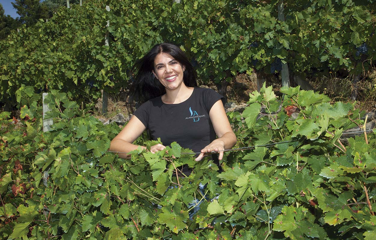 In the vines at Alma Das Donas